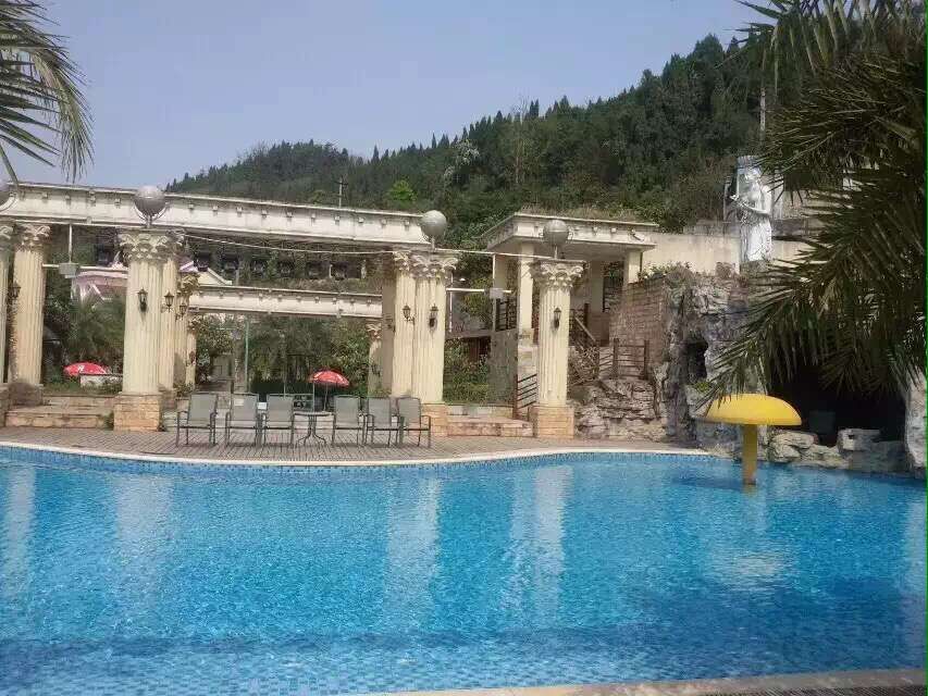 凤垭山基斯顿温泉酒店游泳池